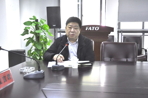 張董主持會(huì)議（網(wǎng)站）.jpg