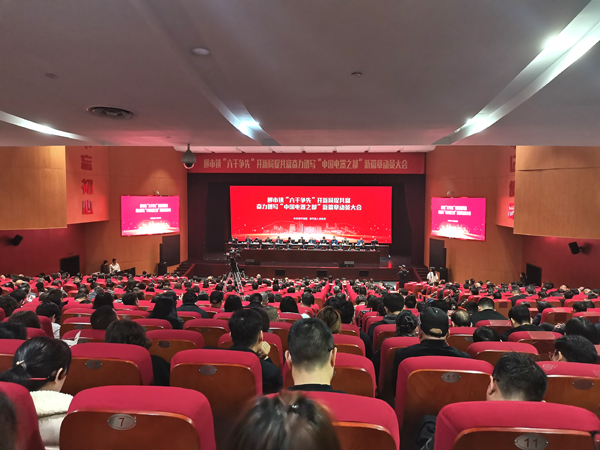 大會現(xiàn)場修網(wǎng).jpg